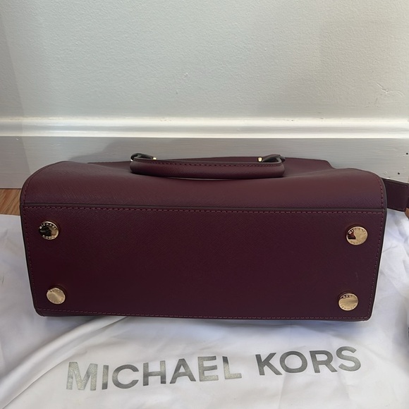NWT! Michael Kors medium Selma merlot leather satchel . - Picture 5 of 13
